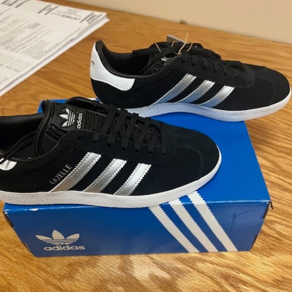 BNIB Adidas Gazelle Black w/ Silver Stripes Sneakers, 6.5 NWT - Picture 5 of 6